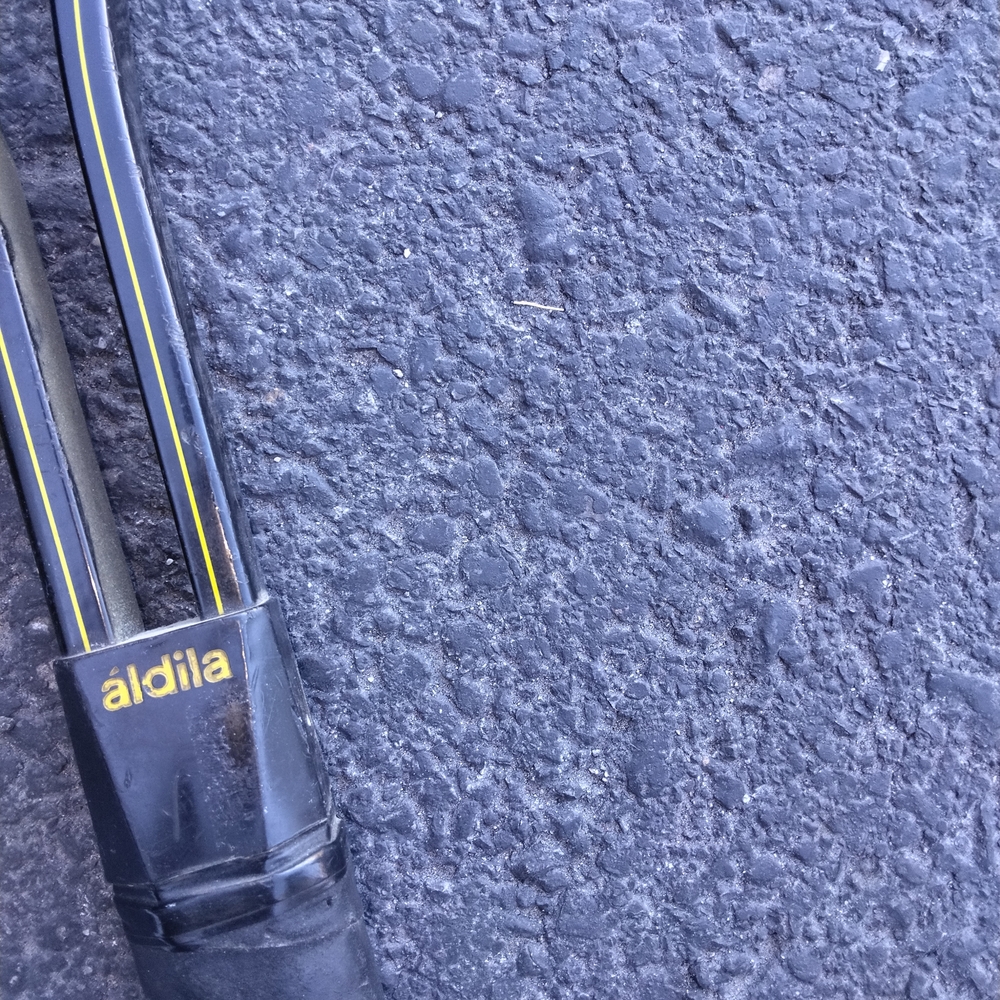 Black and Gold Tennis Racket - Picture 5 of 5